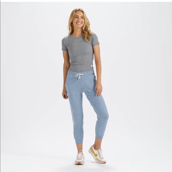 Vuori Performance Jogger in Cloud Heather - Picture 3 of 5